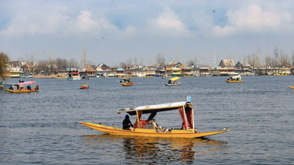 Intense Cold Continues In J&K, Srinagar Records Minus 4.8 Degrees